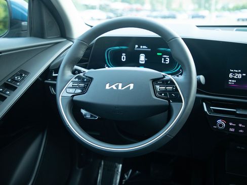 Used 2023 Kia Niro EX w/ EX Cold Weather Package FWD image 14