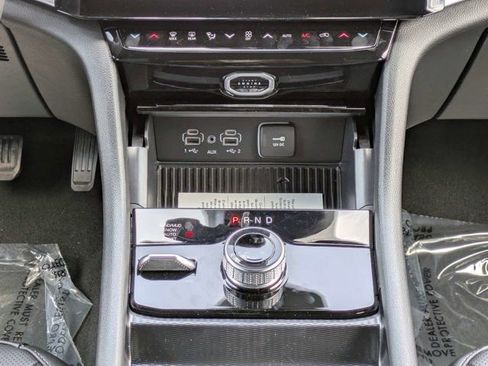 New 2026 Jeep Grand Cherokee L Limited w/ Luxury Tech Group II AWD/4WD image 20