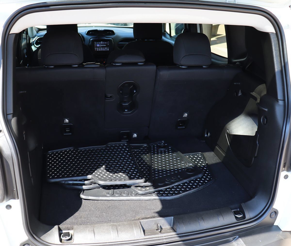 Used 2021 Jeep Renegade Latitude w/ Convenience Group FWD image 25