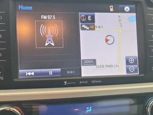 Used 2017 Toyota Highlander Limited Platinum image 9