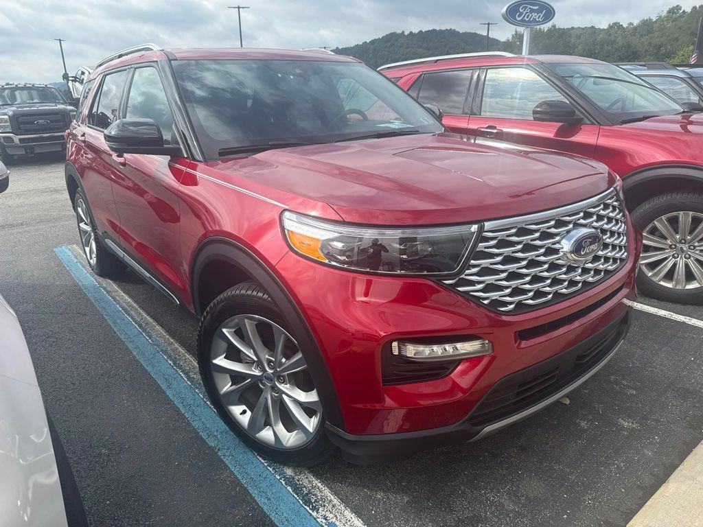 Used 2023 Ford Explorer Platinum w/ Technology Package AWD/4WD image 2