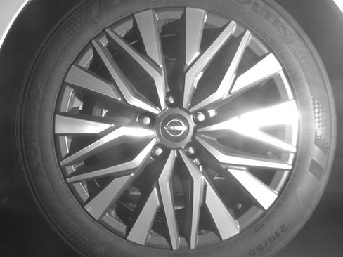 Used 2025 Nissan Altima 2.5 SV FWD image 12
