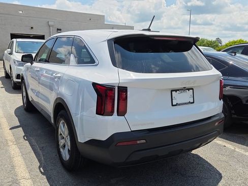 Used 2023 Kia Sorento LX FWD image 6