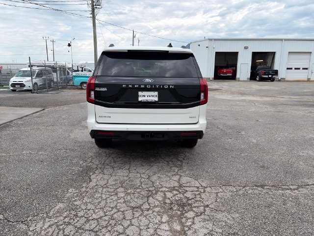 Used 2025 Ford Expedition Max Active AWD/4WD image 4