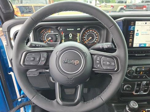 New 2025 Jeep Gladiator Sport image 15