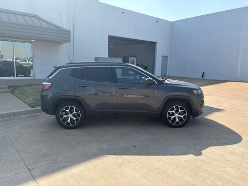 Used 2024 Jeep Compass Limited AWD/4WD image 4
