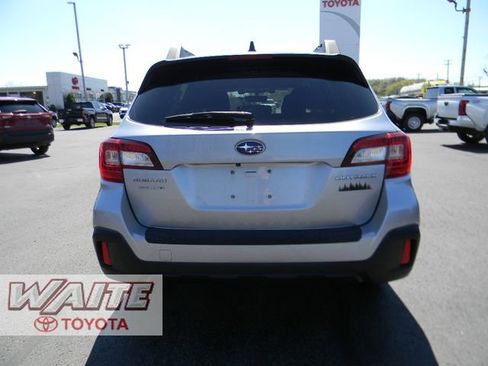 Used 2018 Subaru Outback 2.5i Premium AWD/4WD image 3