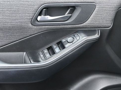 Used 2023 Nissan Rogue SV image 16