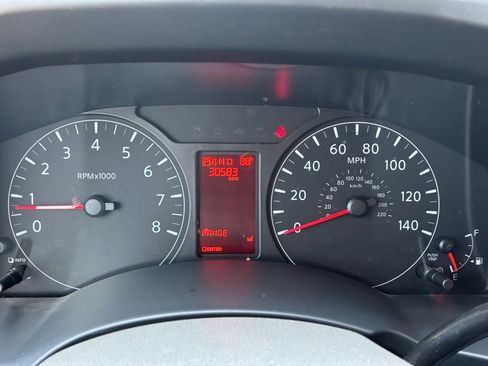 Used 2021 Nissan NV 3500 SL RWD image 2