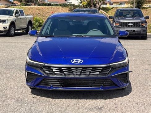 Used 2024 Hyundai Elantra SE FWD image 6