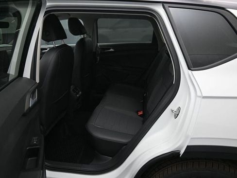 New 2026 Volkswagen Taos SE image 11