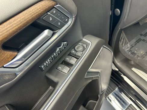 Used 2022 Chevrolet Silverado 1500 High Country RWD image 12