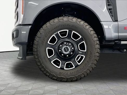 Used 2025 Ford F250 Platinum AWD/4WD image 9