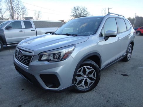Used 2020 Subaru Forester Premium AWD/4WD image 1