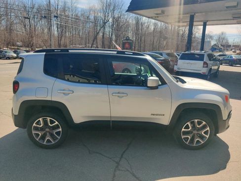 Used 2015 Jeep Renegade Latitude AWD/4WD image 7
