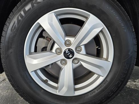 Used 2021 Kia Sorento LX FWD image 47