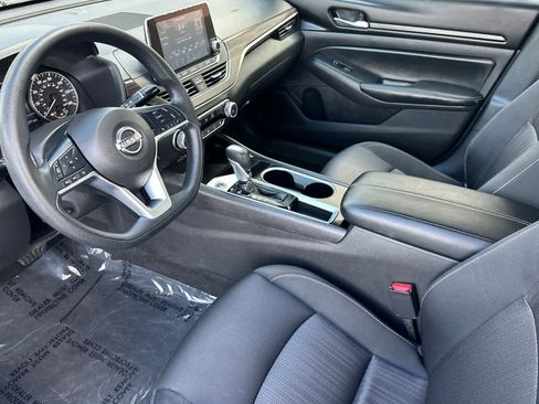 Used 2024 Nissan Altima 2.5 SV image 11