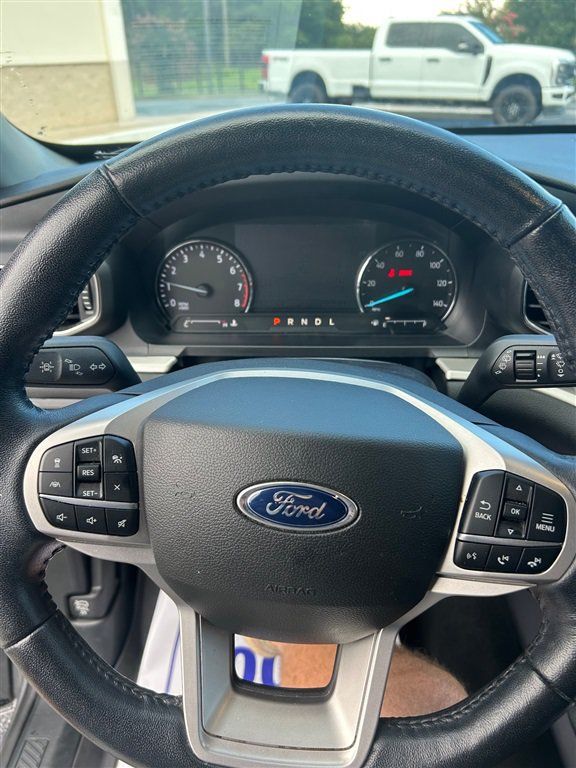 Used 2022 Ford Explorer XLT w/ Equipment Group 202A AWD/4WD image 16