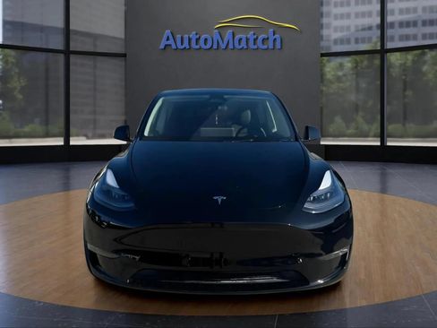Used 2025 Tesla Model Y Long Range AWD/4WD image 2