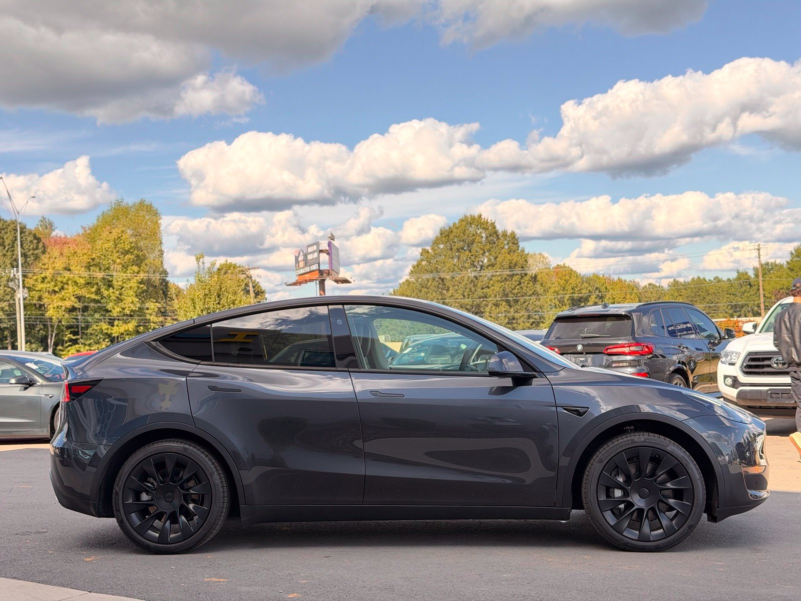 Used 2024 Tesla Model Y Long Range RWD image 7