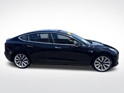 Used 2018 Tesla Model 3 Mid Range RWD image 2
