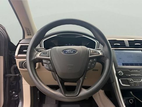 Used 2020 Ford Fusion SE FWD image 12
