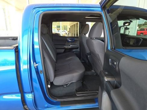 Used 2017 Toyota Tacoma TRD Sport AWD/4WD image 55