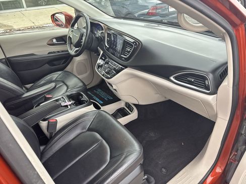 Used 2018 Chrysler Pacifica Touring-L Plus image 30