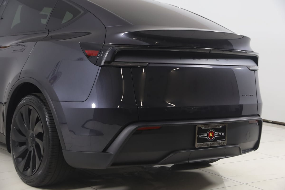 Used 2026 Tesla Model Y AWD image 23