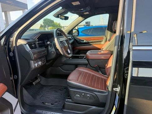 Used 2024 GMC Yukon Denali Ultimate w/ LPO, Floor Liner Package AWD/4WD image 5