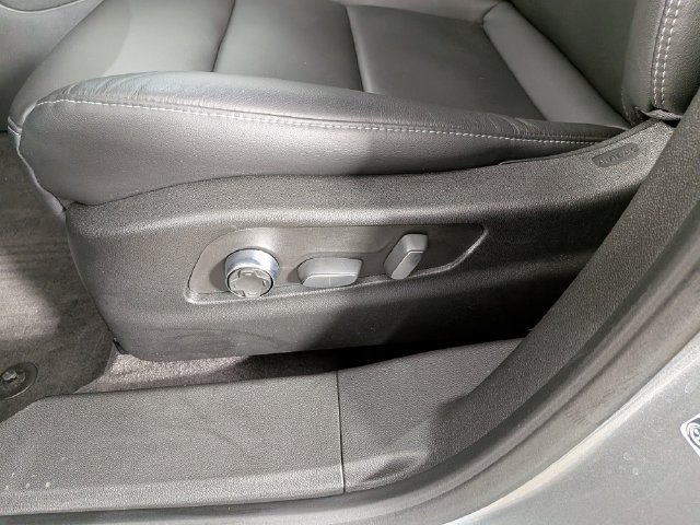 Used 2024 Cadillac XT4 Premium Luxury w/ Cold Weather Package AWD/4WD image 17