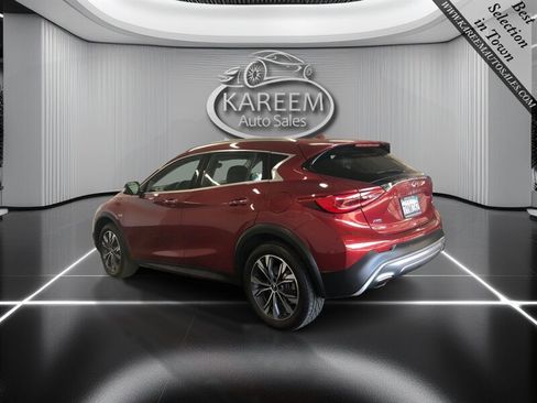 Used 2017 INFINITI QX30 Premium w/ Navigation Package AWD/4WD image 7