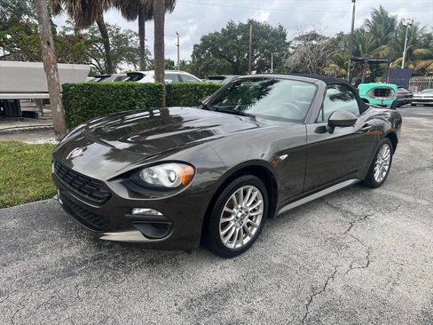 Used 2017 FIAT 124 Spider Classica image 2
