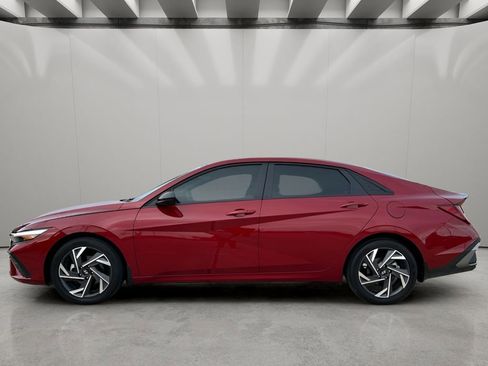 Used 2025 Hyundai Elantra Sport image 8