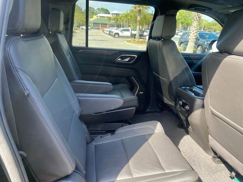 Used 2024 Chevrolet Suburban Z71 w/ Luxury Package image 16