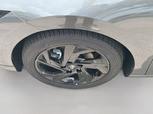 Certified 2026 Hyundai Elantra Sport FWD image 33