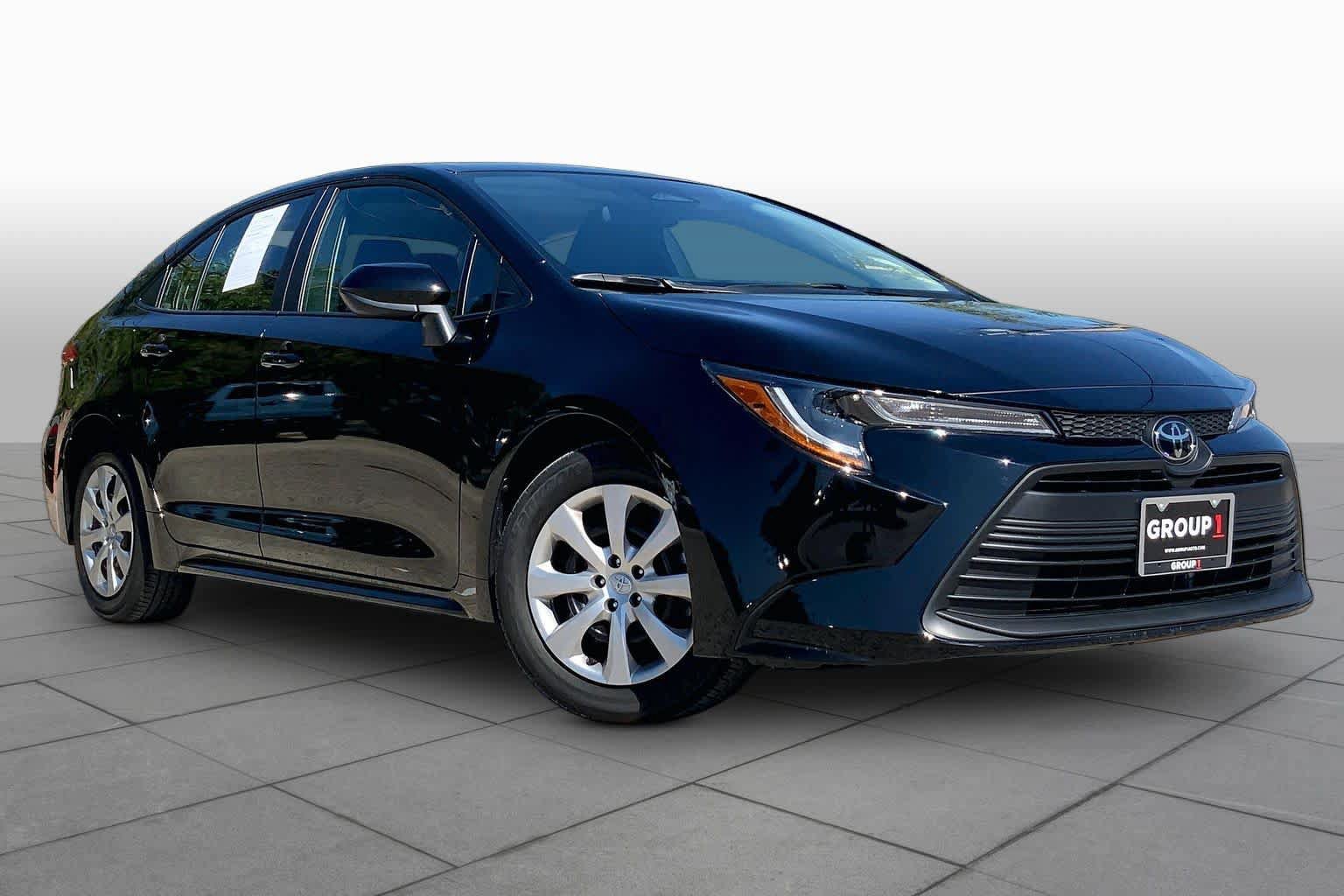 Used 2026 Toyota Corolla LE FWD image 2