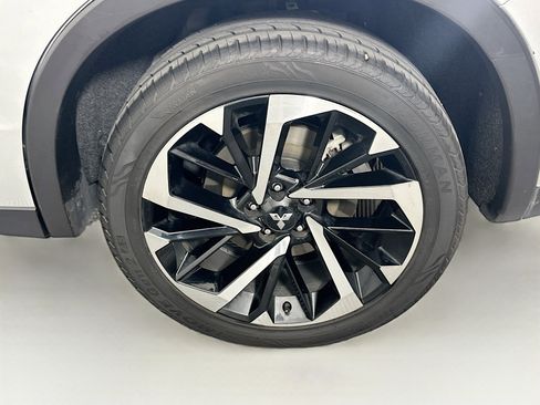 Used 2024 Mitsubishi Outlander SE AWD/4WD image 11