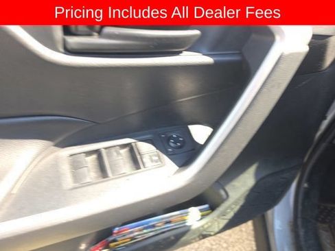 Used 2020 Toyota RAV4 LE AWD/4WD image 4