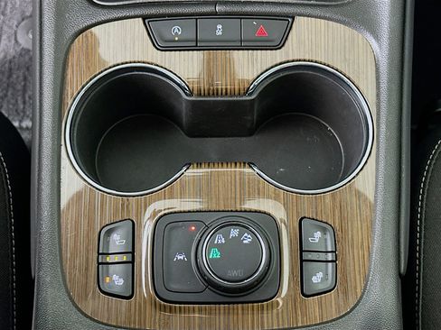 Used 2023 GMC Acadia SLE w/ Driver Convenience Package image 25