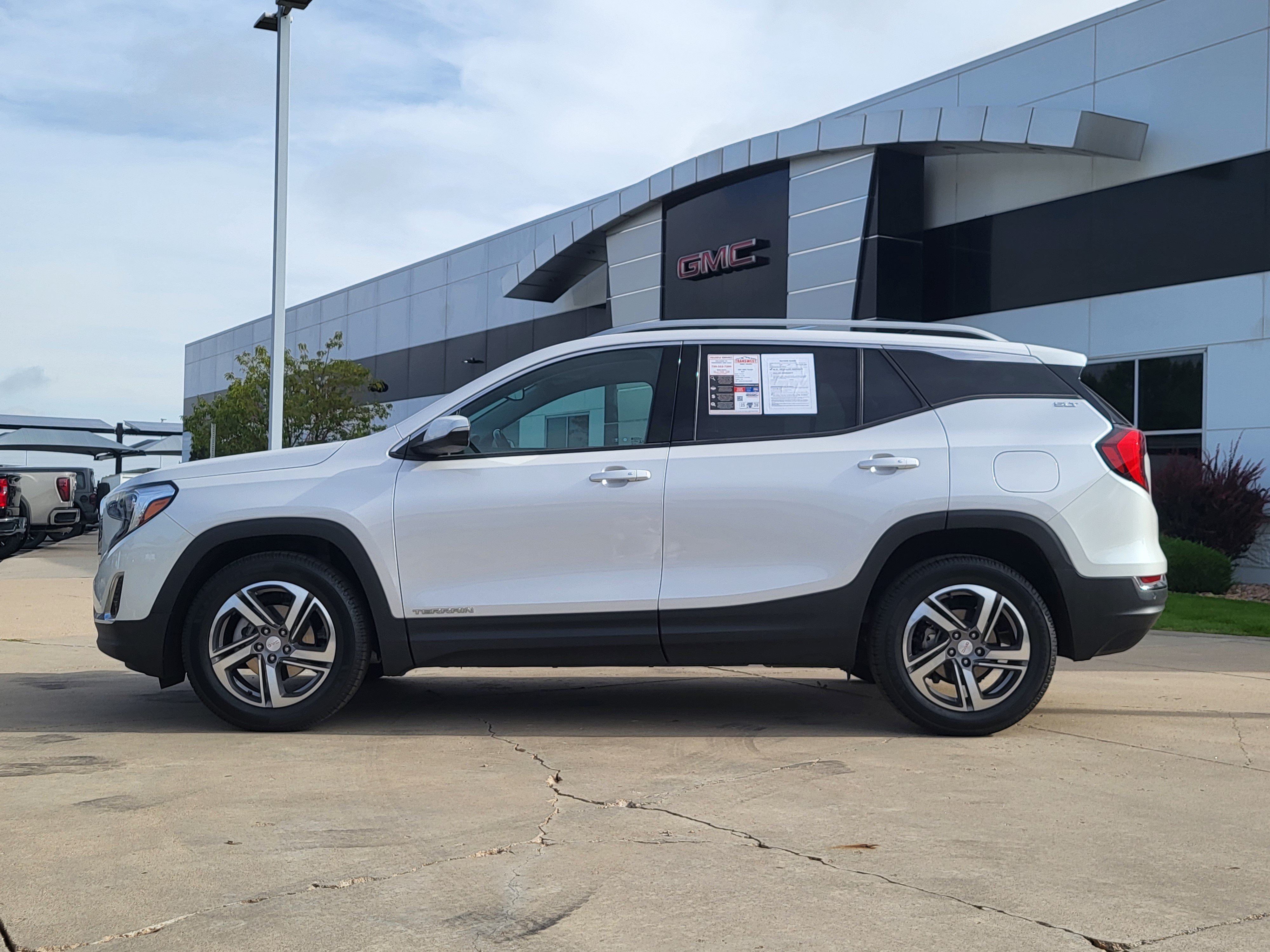 Certified 2021 GMC Terrain SLT w/ Infotainment Package II AWD/4WD image 4