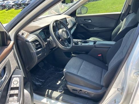 Used 2023 Nissan Rogue SV FWD image 7