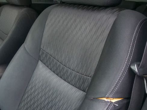 Used 2018 Nissan Rogue SV FWD image 21