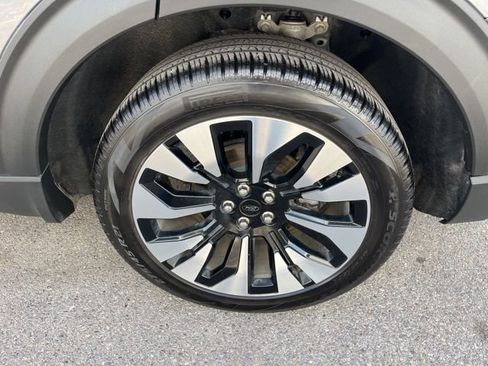 Used 2025 Ford Explorer Platinum w/ LUX Leather Package AWD/4WD image 18