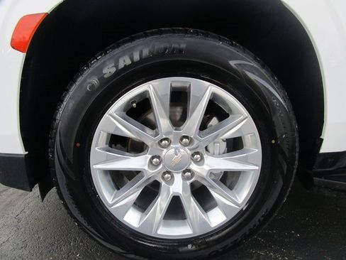 Certified 2023 Chevrolet Suburban Premier image 2