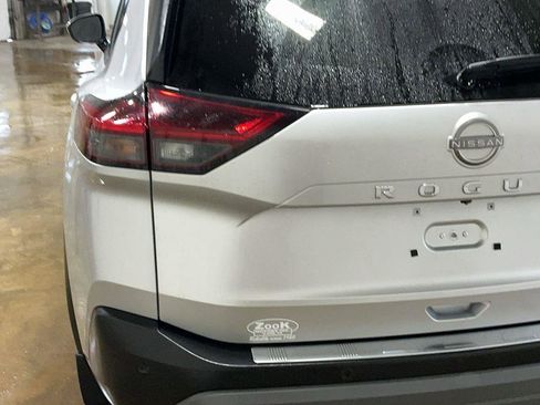Used 2023 Nissan Rogue SV w/ SV Premium B Package image 6