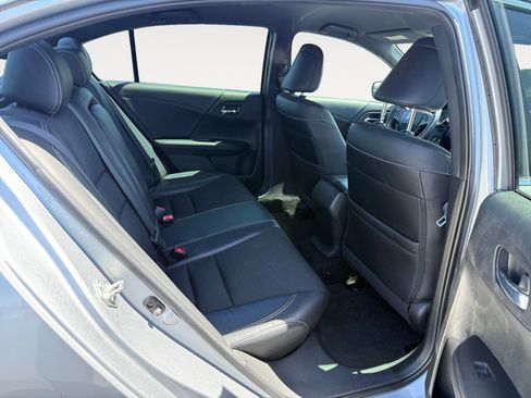 Used 2017 Honda Accord Sport image 18