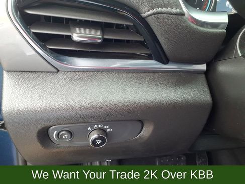 Used 2023 Chevrolet Traverse LT image 25