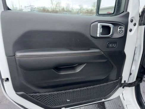 Used 2025 Jeep Wrangler Sahara 4xe image 10