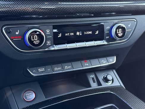 Used 2024 Audi SQ5 Premium w/ Convenience Package image 23